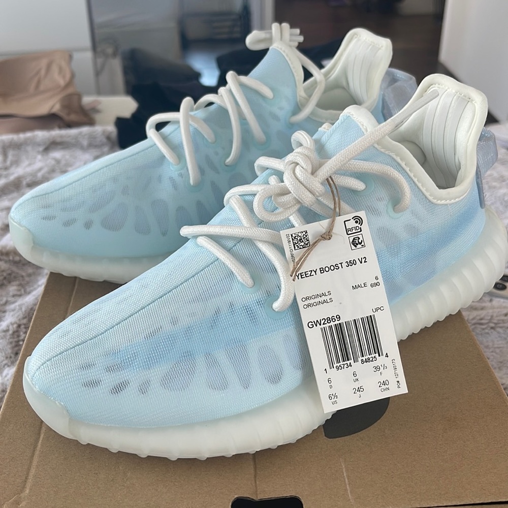 Yeezy Boost 350 V2